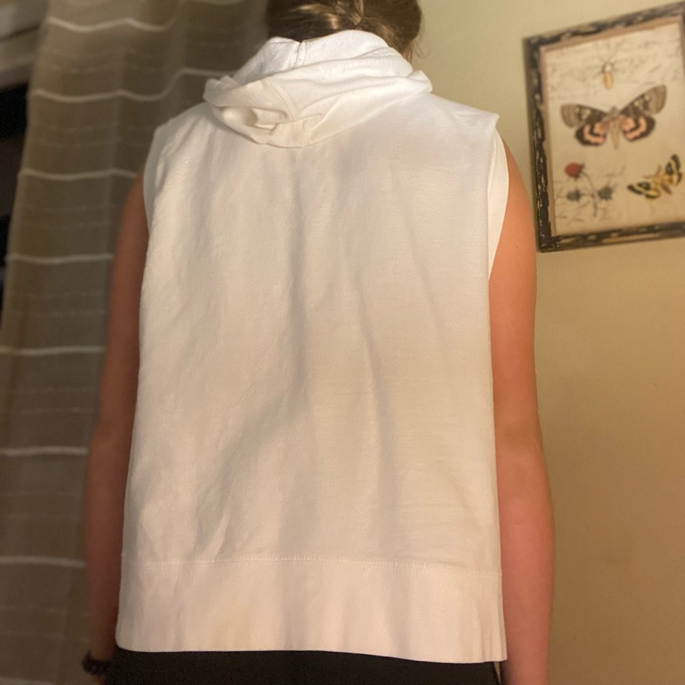 Catalina white vest. - Picture 3 of 5